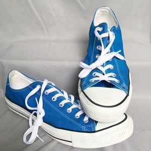 Blue Converse Chuck Taylor’s